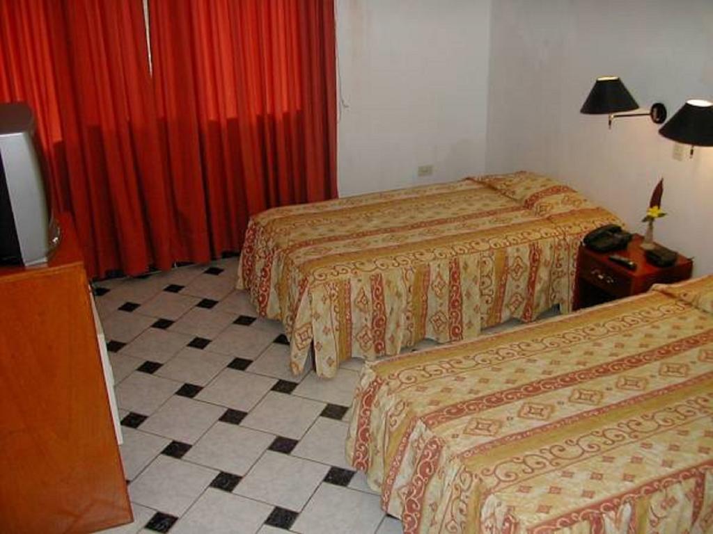 Hotel Don Carlos プエルト・マルドナード エクステリア 写真